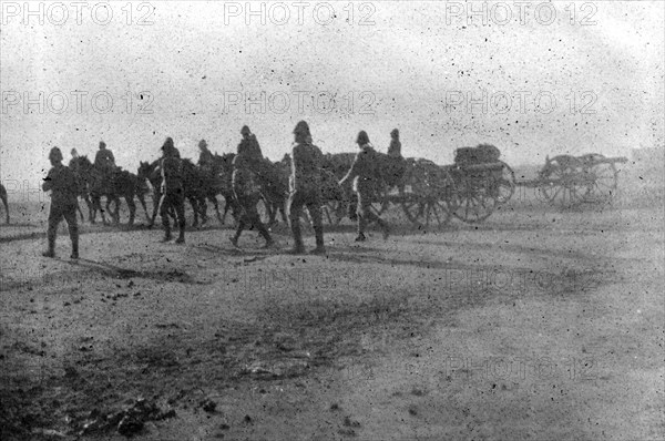 Boer War artillery. British Army officers use gun horses to move large pieces of artillery during the Second Boer War (1899-1902). South Africa, circa 1900. South Africa, Southern Africa, Africa.