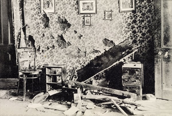Effects of a Boer shell. A postcard illustrating the damage caused to the interior of a house by a Boer shell, launched against the British during the Siege of Kimberley in the Second Boer War (1899-1902). Kimberley, Cape Province (North Cape), South Africa, circa 1900. Kimberley, North Cape, South Africa, Southern Africa, Africa.