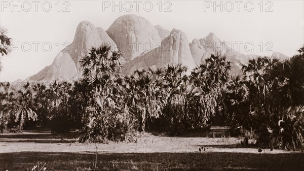 Djebel Kassala, Sudan. View of Djebel Kassala, a picturesque granite hill in the Kassala region of Sudan, rising up behind an area of lush vegetation. Kassala State, Sudan circa 1910., Kassala, Sudan, Eastern Africa, Africa.