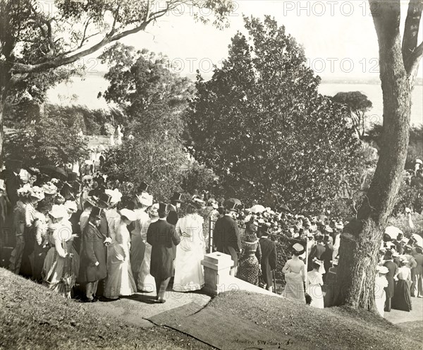 New Year's garden party at Government House, Perth. Crowds of formally dressed guests descend steps in the grounds of Government House at a New Year's garden party organised by the Earl of Hopetoun, Governor General of Australia. Perth, Australia, January 1902. Perth, West Australia, Australia, Australia, Oceania.