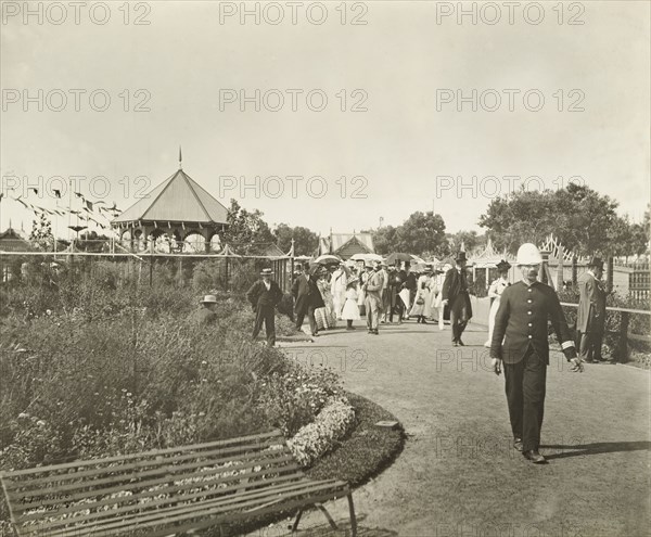 The Earl of Hopetoun visits Perth Zoo. The Earl of Hopetoun, Governor General of Australia, visits Perth Zoo with his entourage. Perth, Australia, 4 January 1902. Perth, West Australia, Australia, Australia, Oceania.