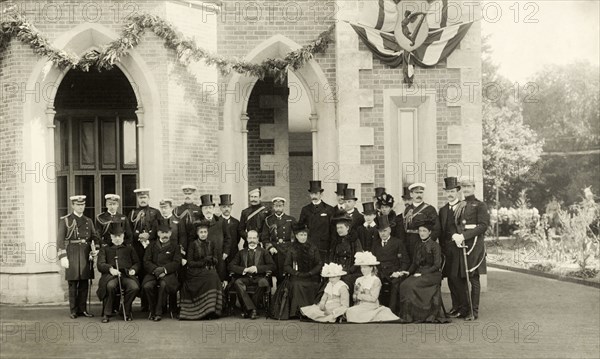 The Duke and Duchess of Cornwall and York in Perth. The Duke and Duchess of Cornwall and York (later King George V and Queen Mary) pose for a portrait with the royal entourage during their tour of Australia. The royal couple are pictured in the centre of the group, George standing and Mary seated. Perth, Australia, 1901. Perth, West Australia, Australia, Australia, Oceania.