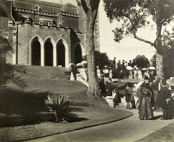 New Year's garden party at Government House, Perth. Formally dressed guests socialise in the grounds of Government House at a New Year's garden party organised by the Earl of Hopetoun, Governor General of Australia. Perth, Australia, January 1902. Perth, West Australia, Australia, Australia, Oceania.