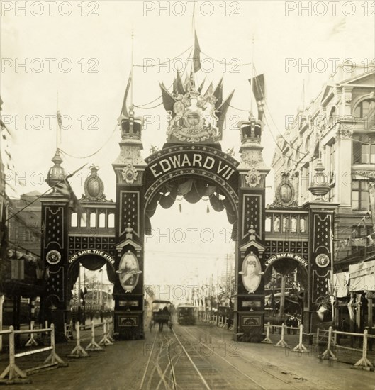 Welcome arch for the royal visit, Melbourne. A welcome arch embellished with the name of King Edward VII and festooned with flags, spans a street in honour of the Duke and Duchess of Cornwall and York (later King George V and Queen Mary) who had travelled from England to open the first Commonwealth Parliament of Australia. Melbourne, Australia, May 1901. Perth, West Australia, Australia, Australia, Oceania.