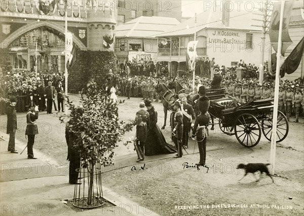 The Duke and Duchess of Cornwall and York arrive at Perth. The Duke and Duchess of Cornwall and York (later King George V and Queen Mary) descend from their carriage to an official welcome and a military salute at the royal pavilion. Their visit was made shortly after they had opened the first Commonwealth Parliament of Australia in Melbourne. Perth, Australia, July 1901. Perth, West Australia, Australia, Australia, Oceania.