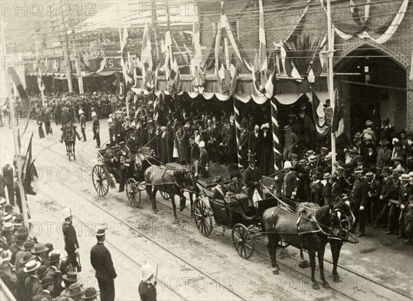 Dignitaries arrive for a royal reception, Perth. Dignitaries arrive by horse-drawn carriage for an official reception to welcome the Duke and Duchess of Cornwall and York (later King George V and Queen Mary) to Perth. Perth, Australia, July 1901. Perth, West Australia, Australia, Australia, Oceania.