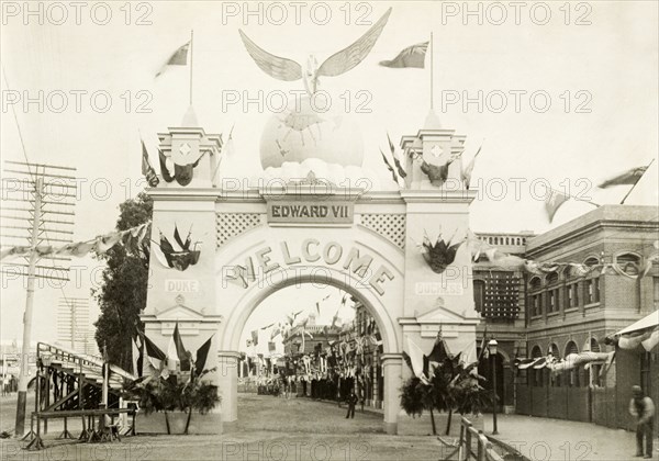 The Railway Workers' Royal Arch, Perth. The Railway Workers' Royal Arch in Wellington Street, part of celebrations to welcome the Duke and Duchess of Cornwall and York (later King George V and Queen Mary) to Perth. Perth, Australia, July 1901. Perth, West Australia, Australia, Australia, Oceania.