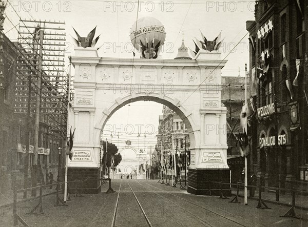 The Chamber of Commerce Arch, Perth. The Chamber of Commerce Arch at Barrack Street, part of celebrations to welcome the Duke and Duchess of Cornwall and York (later King George V and Queen Mary) to Perth. Perth, Australia, July 1901. Perth, West Australia, Australia, Australia, Oceania.
