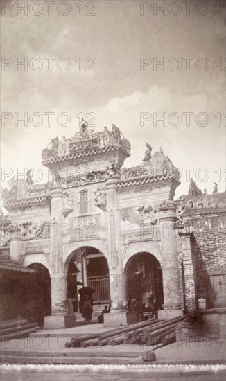 Gateway to the city of Wuchow. View of the grandiose, arched gateway leading from the Xijiang River to the city of Wuchow (Wuzhou). Wuchow (Wuzhou), Guangxi Province, China, circa 1905. Wuzhou, Guangxi, China, People's Republic of, Eastern Asia, Asia.