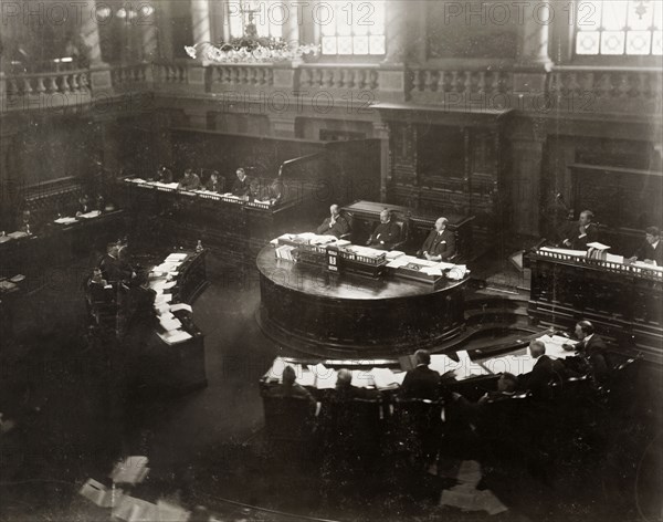 Inter-Colonial Council meeting in Pretoria. Lord Alfred Milner (1854-1925) presides over an Inter-Colonial Council at the Ou Raadsaal (Old Council Chamber) in Pretoria. To his left sits Sir Arthur Lawley (1860-1932), Lieutenant-Governor of the Transvaal, and to his right, Sir Hamilton Goold-Adams (1858-1920), Lieutenant-Governor of the Orange River Colony. Pretoria, South Africa, circa 1904. Pretoria, Gauteng, South Africa, Southern Africa, Africa.