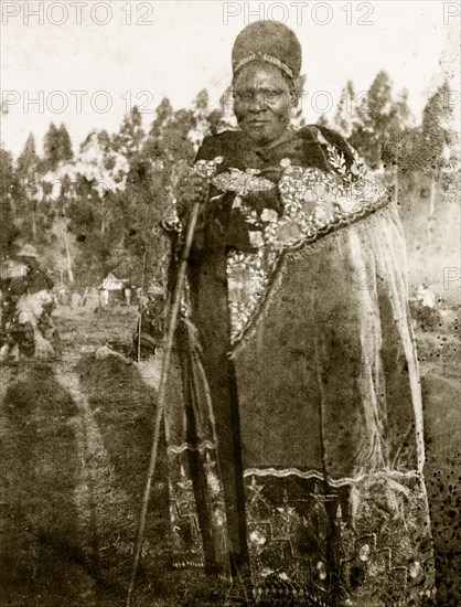 The Queen Regent of Swaziland. Portrait of Labotsibeni Gwamile Mdluli, the Queen Regent of Swaziland, wearing a velvet cape given to her by Lady Annie Lawley, wife of Sir Arthur Lawley, Lieutenant Governor of the Transvaal. The robe was presented at an 'indaba' (council) with the British. Near Mbabane, Swaziland, 24 August 1904. Mbabane, Hhohho, Swaziland, Southern Africa, Africa.