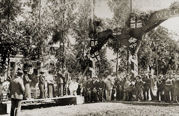 Presenting the New Year and Birthday Honours. Sir Arthur Lawley (1860-1932), Lieutenant Governor of the Transvaal, decorates a Colonel with a CB (Companion of the Most Honourable Order of the Bath) on behalf of King Edward VII during New Year and Birthday Honours celebrations. Lydenburg, South Africa, 1903. Lydenburg, Mpumalanga, South Africa, Southern Africa, Africa.