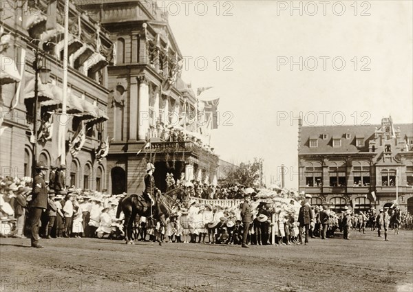 Awaiting the arrival of Lord Selbourne. A crowd assembles in a square outside the Council Chamber in Pretoria, awaiting the arrival of Lord Selborne, the newly-appointed High Commissioner for South Africa. Pretoria, South Africa, May 1905. Pretoria, Gauteng, South Africa, Southern Africa, Africa.
