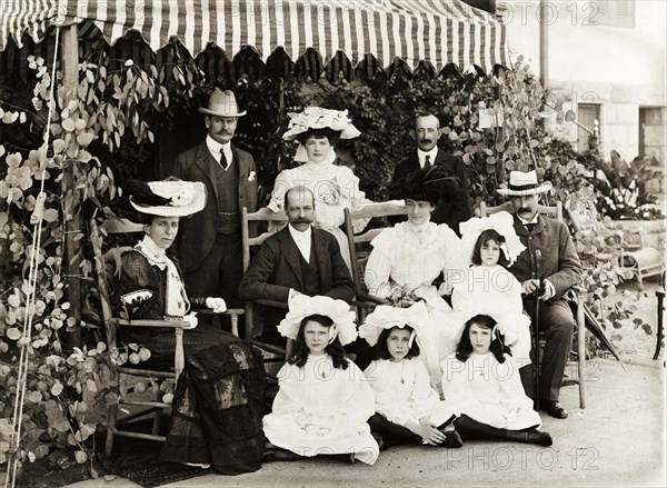 British dignitaries in Pretoria, 1905. Sir Arthur Lawley, Lieutenant Governor of the Transvaal, sits at the centre of a group portrait with his wife, Annie. To his right is Lady Selbourne and to his left, Lord Selbourne, the newly-appointed High Commissioner for South Africa. Colonel Geoffrey Glynn (left, back row) stands beside Sir George and Lady Farrar whose four daughters sit in front. Pretoria, South Africa, 30 November 1905. Pretoria, Gauteng, South Africa, Southern Africa, Africa.
