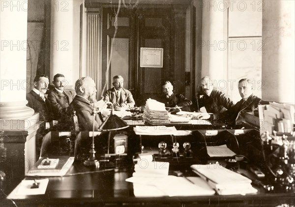 Members of the Executive Council of Transvaal. Sir Arthur Lawley (second from right), Lieutenant Governor of the Transvaal, sits with members of the Executive Council of Transvaal at Government House in Pretoria. To his left is Sir Richard Solomon, Attorney General of the Transvaal, and to his right, Patrick Duncan, who later became Governor General of South Africa. Pretoria, South Africa, November 1905. Pretoria, Gauteng, South Africa, Southern Africa, Africa.