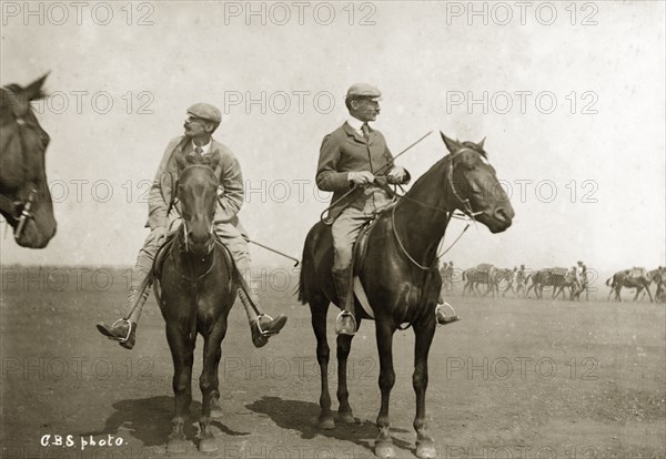 Nicholson and Baden-Powell. Captain J.S. Nicholson and the newly promoted Major General Robert Baden-Powell (1857-1941), mounted on horses at Mafeking, shortly after Baden-Powell's success at the Siege of Mafeking (1899-1900). Mafeking (Mafikeng), South Africa, 1 June 1900. Mafikeng, North West (South Africa), South Africa, Southern Africa, Africa.