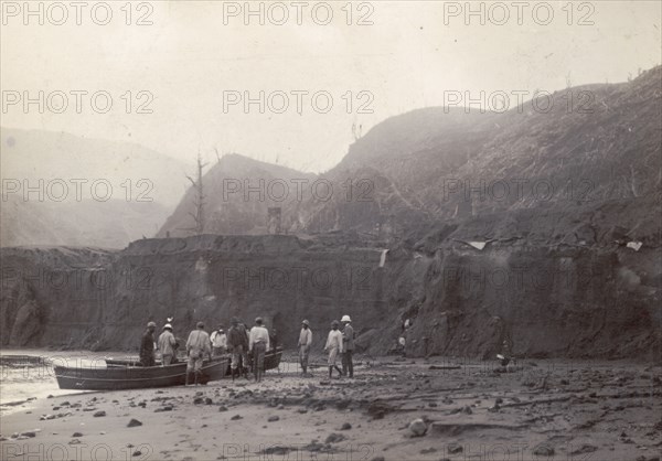 Wallibu dry river. Men stand beside canoes on the muddy bed of Wallibu River. The river was forced to seek another channel when it was made dry by a deep deposit of volcanic rocks and dust laid down by the eruption of Soufriere on 8 May 1902. Martinique, circa 1903. Martinique (France), Caribbean, North America .