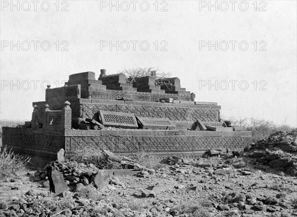 Chaukundi Tombs. An ornately carved sandstone tomb at the Chaukundi Tombs complex. Karachi, Sind, India (Sindh, Pakistan), circa 1910. Karachi, Sindh, Pakistan, Southern Asia, Asia.