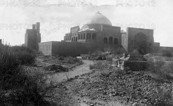 The tomb of Isa Khan Tarkhan II. The grand, two-storey tomb of Isa Khan Tarkhan II (d.c.1650) at Makli Hill, one of the largest necropolises in the world. Near Thatta, Sind, India (Sindh, Pakistan), circa 1910., Sindh, Pakistan, Southern Asia, Asia.