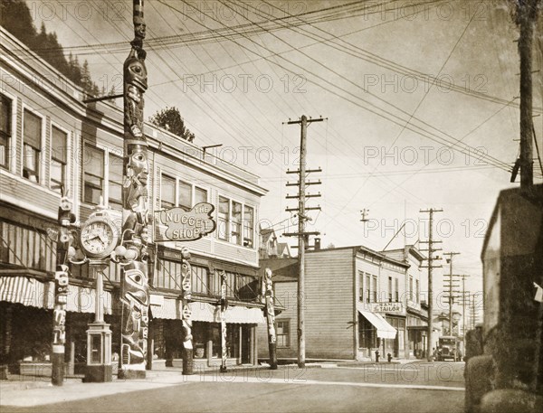 The Nugget Shop, Juneau. View of 'The Nugget Shop' on South Franklin Street, a curios shop owned by Belle Goldstein Simpson where an Old Witch totem pole originating from Prince of Wales Island is on display outside. Juneau, Alaska, United States of America, circa 1931. Juneau, Alaska, United States of America, North America, North America .