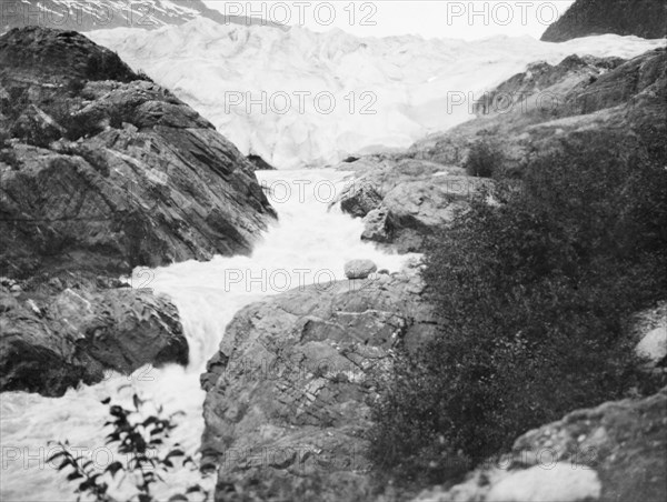 Mendenhall Glacier, Alaska. View of the Mendenhall Glacier, an expansive glacier extending from the Juneau Icefield to Mendenhall Lake. Originally known as Aak'wtaaksit in Tlingit, in 1892 it was renamed in honour of Thomas Corwin Mendenhall (1841-1924), superintendent of the U.S. Coast and Geodetic Survey from 1889-94. Near Juneau, Alaska, United States of America, circa 1931. Juneau, Alaska, United States of America, North America, North America .