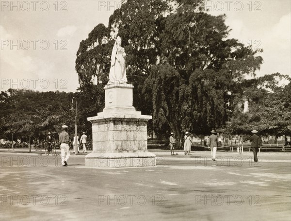 Queen Victoria memorial, Kingston. View of the commemorative statue of Queen Victoria in Victoria Park (now Saint William Grant Park). Kingston, Jamaica, circa 1931. Kingston, Kingston, Jamaica, Caribbean, North America .