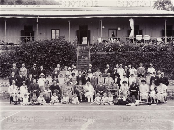 Wedding party, St Helena. A newly-wed couple pose for a portrait with a large group of family and friends outside a colonial bungalow. St Helena, circa 1926. St Helena, Atlantic Ocean, Africa.