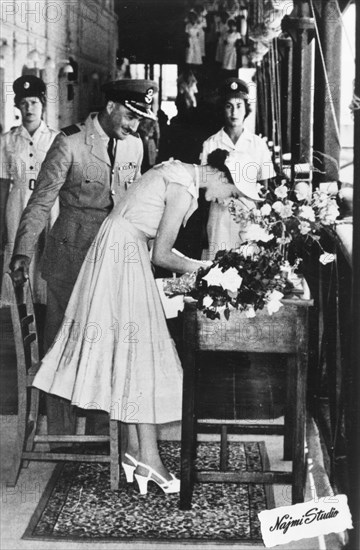 Queen Elizabeth II in Aden, 1954. Queen Elizabeth II signs a guest book during a visit to Aden, part of her royal tour of the Commonwealth between November 1953 to May 1954. Aden, Yemen, 27 April 1954. Aden, Adan, Yemen, Middle East, Asia.