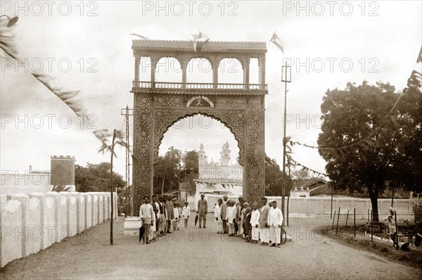 Welcome arch for the Viceroy of India. A decorative welcome arch erected on behlaf of Ratlam State in honour of a visit by Lord Irwin, Viceroy of India, which bears a sign reading 'Long Live His Excellency'. Ratlam State, Malwa Agency (Madhya Pradesh), India, 3 August 1928., Madhya Pradesh, India, Southern Asia, Asia.