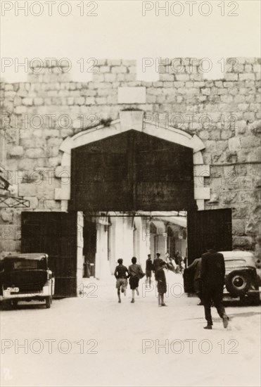 The New Gate, Jerusalem. View of the New Gate on the northern section of Jerusalem's old city walls, built in 1887 to provide easier access to the Christian quarter. Jerusalem, British Mandate of Palestine (Israel), circa 1942. Jerusalem, Jerusalem, Israel, Middle East, Asia.