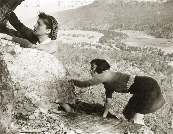 Climbing in Burragorang Valley. Two European women climb a cliff face in Burragorang Valley whilst on holiday in the scenic Blue Mountain range. New South Wales, Australia, May 1940., New South Wales, Australia, Australia, Oceania.