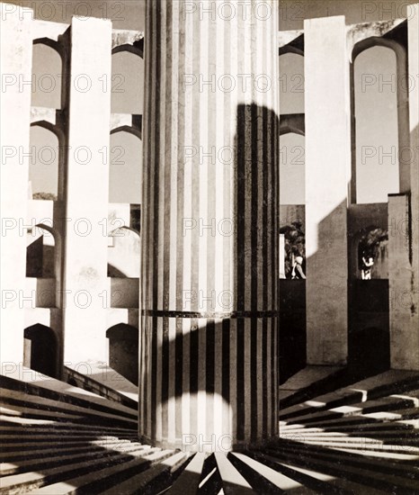 Ram Yantra at Yantra Mandir, Delhi. Interior shot of the cylindrical Ram Yantra at Yantra Mandir (or Jantar Mantar), an astronomical observatory built by Maharajah Jai Singh II in the early 18th century. The central pillar is painted with red and white stripes to aid the measurement of azimuth and altitude angles. Delhi, India, 1943. Delhi, Delhi, India, Southern Asia, Asia.