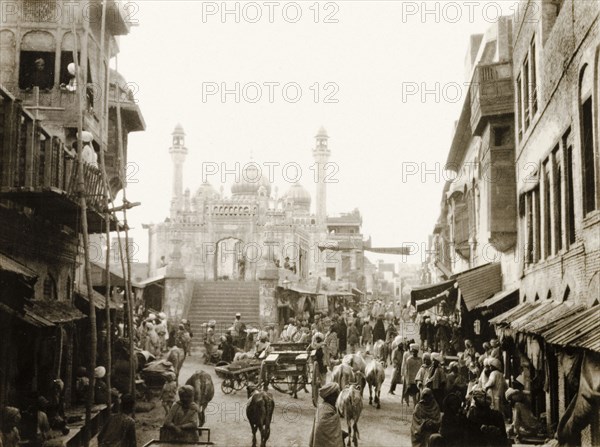 Sunehri Masjid, Lahore. View through the bustling streets of Kashmiri bazaar to the Sunehri Masjid (Golden Mosque), taken from the back of an elephant. Lahore, India (Pakistan), February 1903. Lahore, Punjab, Pakistan, Southern Asia, Asia.