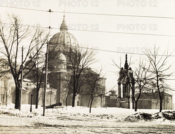St James Cathedral, Montreal. View of St James Cathedral in Dominion Square (Dorchester Square). Montreal, Canada, February 1902. Montreal, Quebec, Canada, North America, North America .
