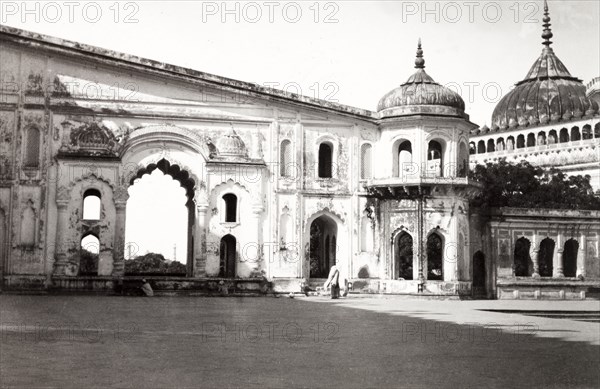 Asafi Imambara, Lucknow. Interior view of a courtyard at Asafi Imambara in Lucknow, a mosque built in 1784 as part of the Bara Imambara complex by Asaf-ud-daulah, the Nawab of Lucknow. Lucknow, United Provinces (Uttar Pradesh), India, December 1902. Lucknow, Uttar Pradesh, India, Southern Asia, Asia.
