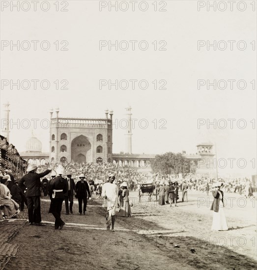 Gathering for the state entry procession, 1903. Crowds gather outside the Jama Masjid as they prepare to watch the state entry procession of the Coronation Durbar. Delhi, India, 29 December 1902. Delhi, Delhi, India, Southern Asia, Asia.