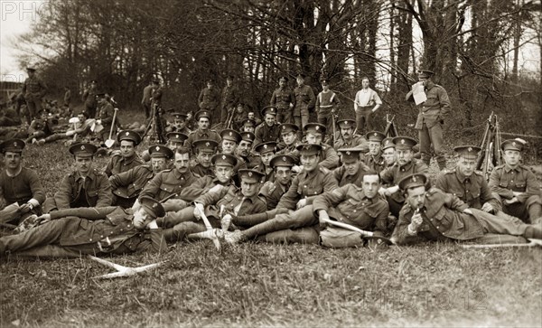 Soldiers on a training exercise at Andover. A group of soldiers, equipped with shovels and pickaxes, pose for a portrait during a training exercise at their army barracks (possibly RAF Andover). Andover, Hampshire, England, circa 1918., Hampshire, England (United Kingdom), Western Europe, Europe .