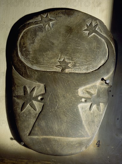 Cosmetic palette depicting a stellar deity or possibly the cow goddess Hathor