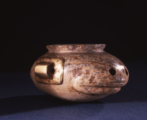 Bowl in the form of a frog, a symbol of fertility, creation and regeneration