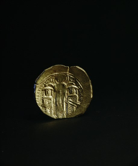 A gold hyperper