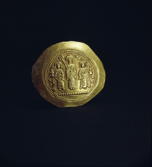 The reverse of a gold scyphate (coin) of Romanus IV