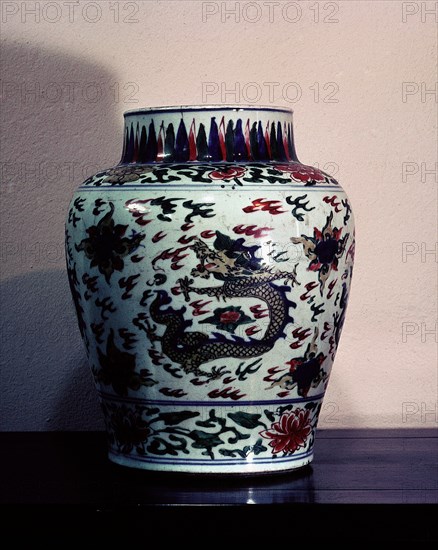 Ceramic jar with underglaze painting of a dragon