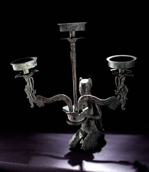 Archaic candelabra depicting a xian