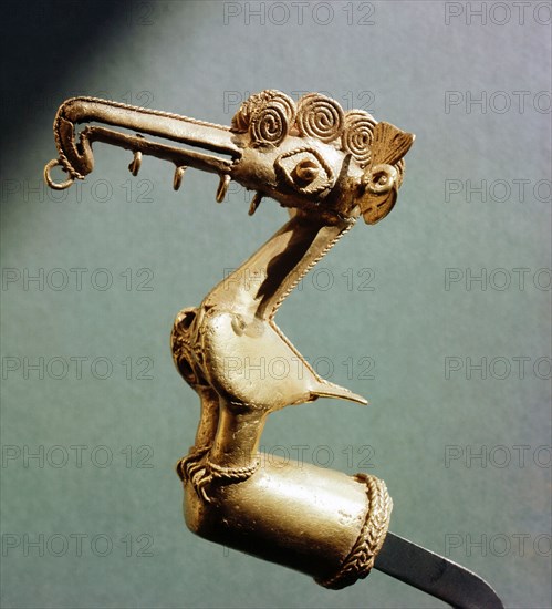Gold piece in the form of a spoon billed water bird