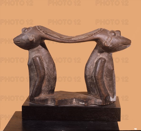 Twa pygmy headrest supported by male and female figures