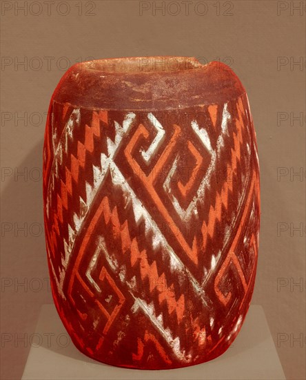 Mortar with geometric polychrome decoration