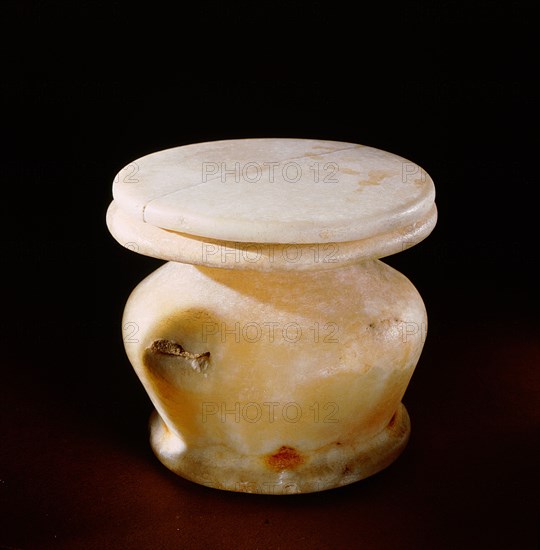 Lidded container for eyepaint