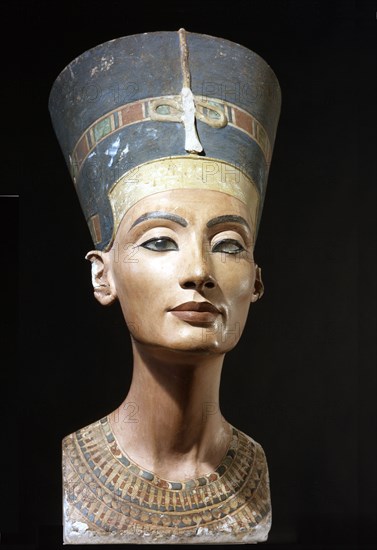 The crowned head of Nefertiti, wife of Akhenaton