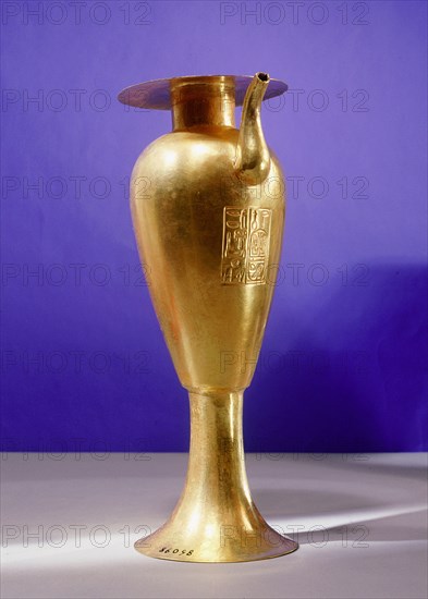 Gold vase, heset, used for pouring libations of water