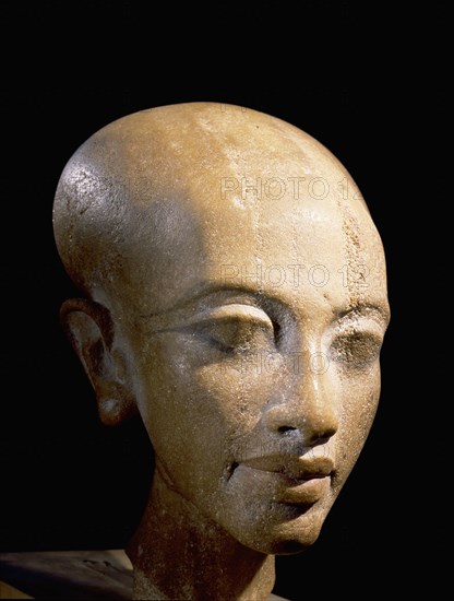 A head of a daughter of Akhenaton